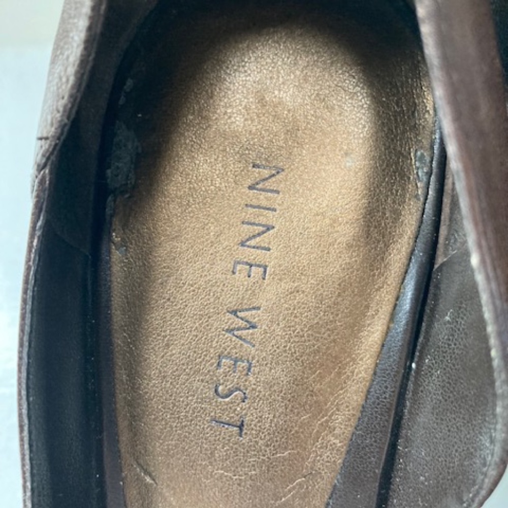 Who doesn't need a basic Brown leather pump? - Picture 5 of 7